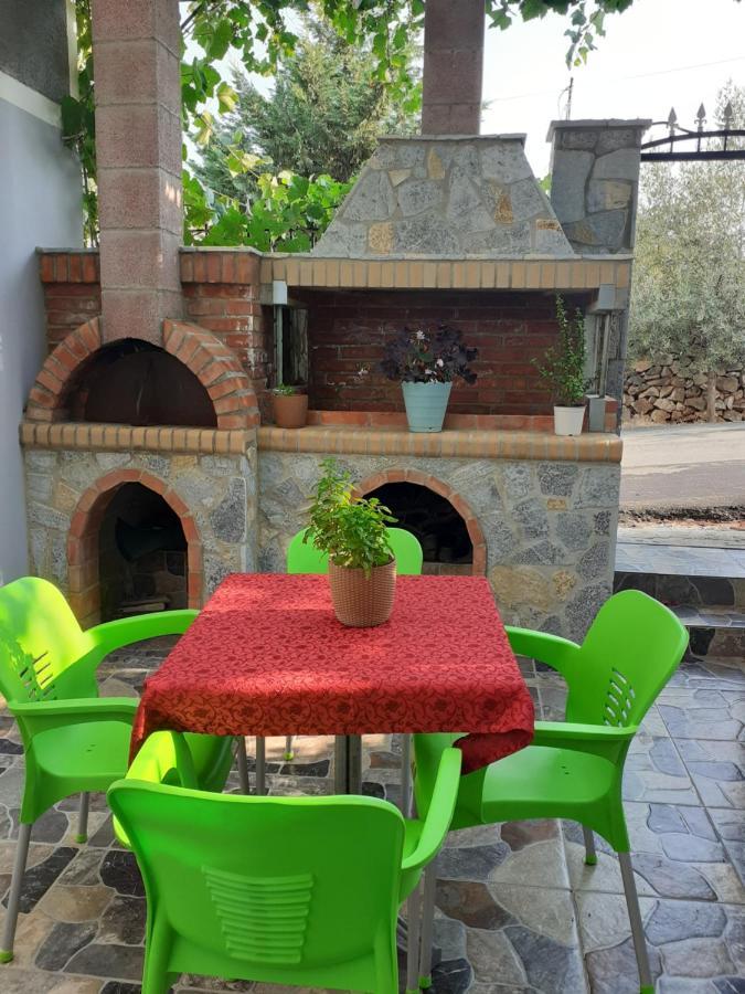 Villa Reshat Caca Ксамил Екстериор снимка