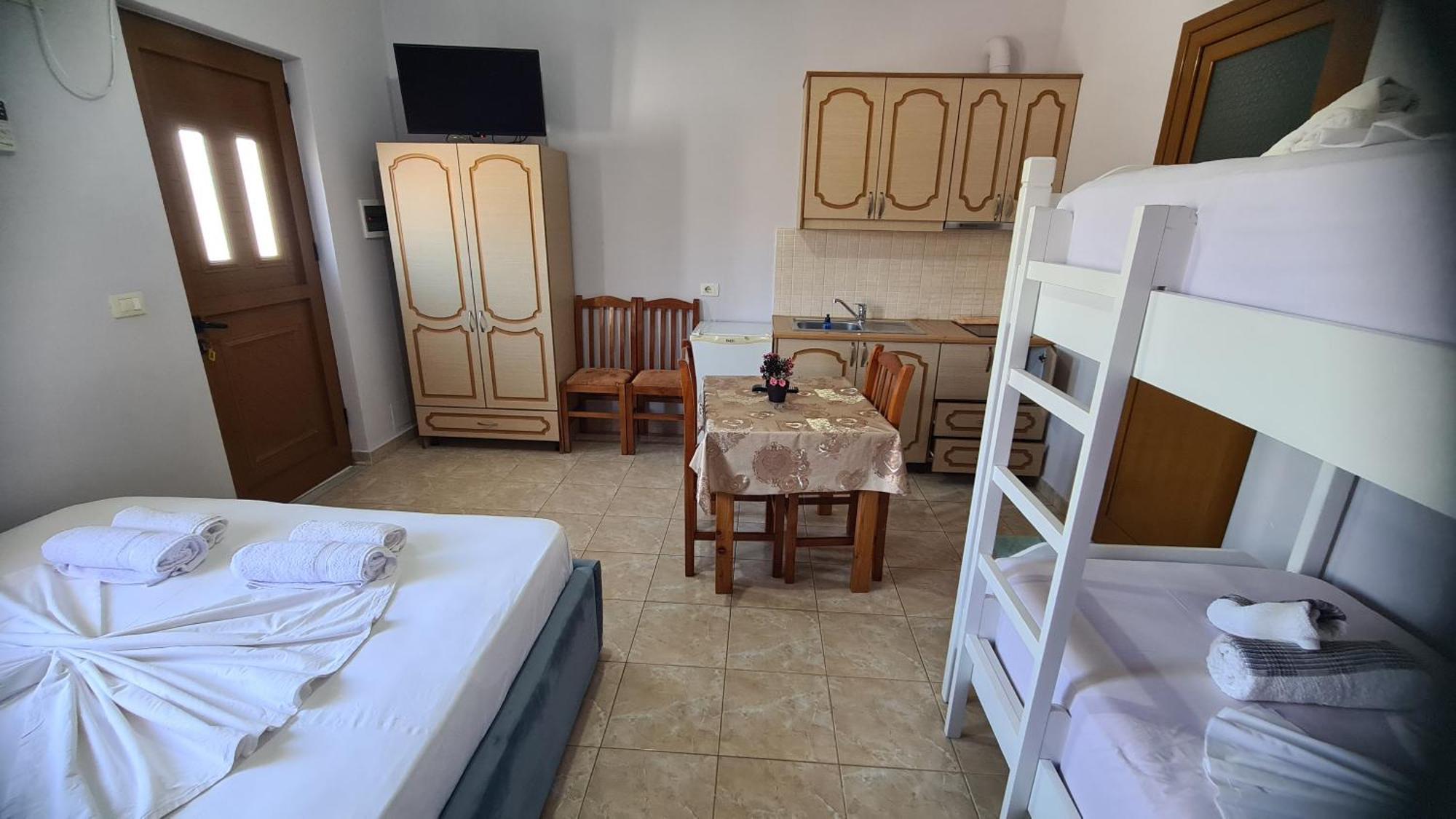Villa Reshat Caca Ксамил Екстериор снимка