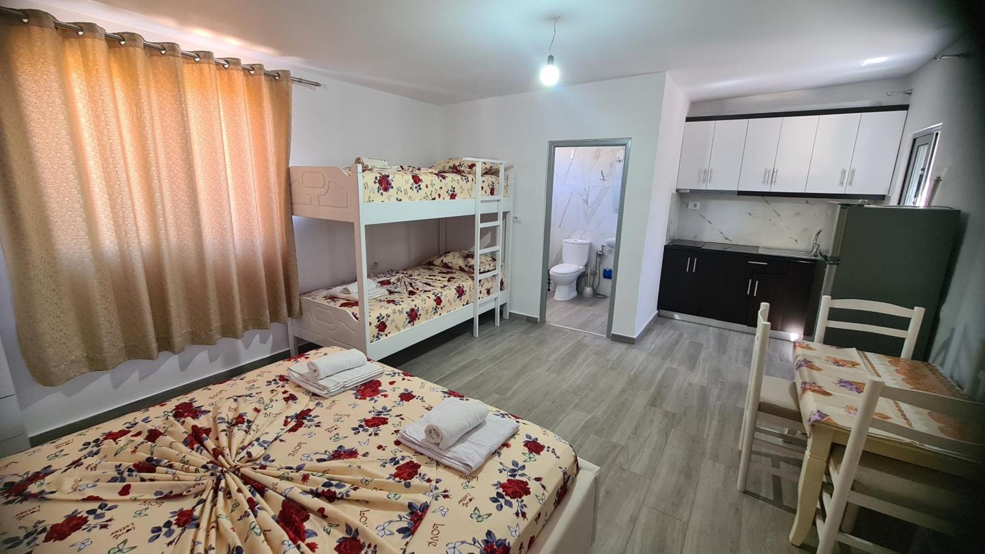 Villa Reshat Caca Ксамил Екстериор снимка
