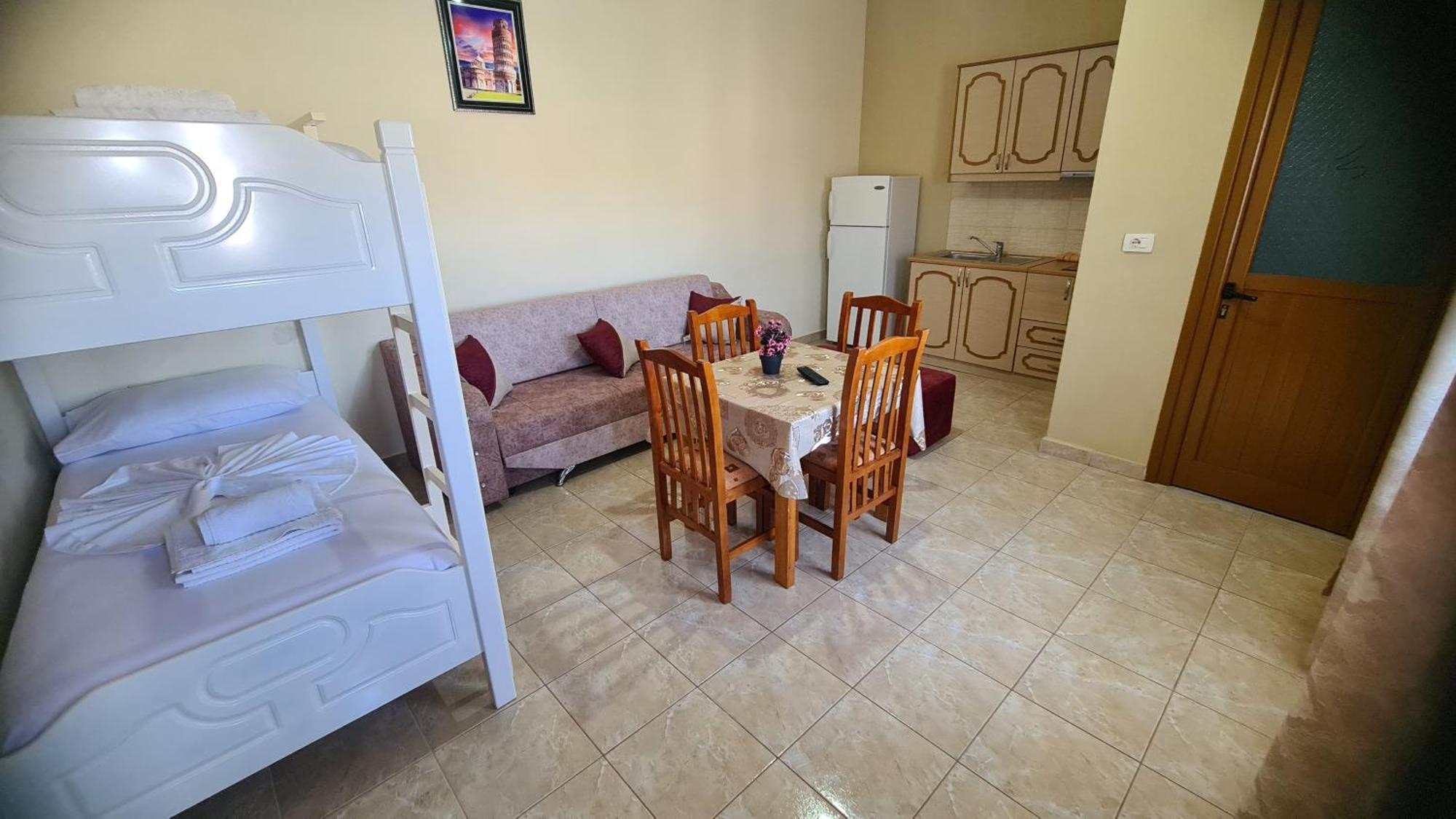 Villa Reshat Caca Ксамил Екстериор снимка